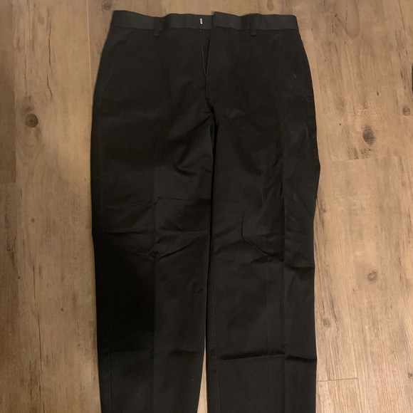 Jeans, Dockers, Sweats & Dress Pants - Picture 6 of 16